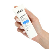 لوسیون ضد آفتاب با فاکتور حفاظتی 90 (SPF 90) بی رنگ ام ان دی مناسب پوست چرب
